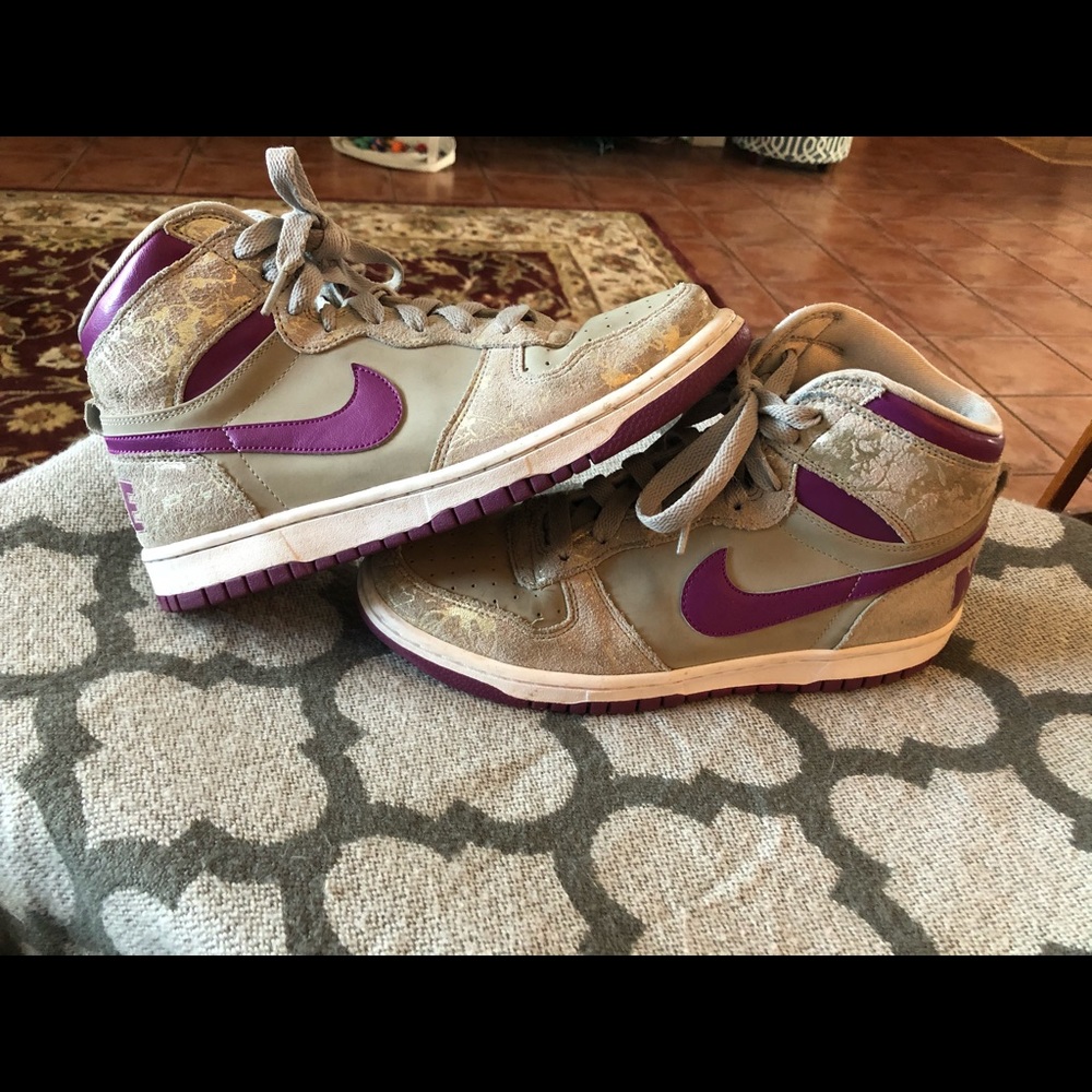 Nike High LE